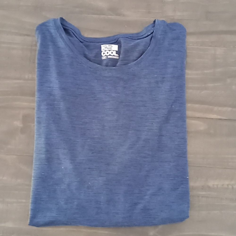 32 degrees cool t-shirt size large